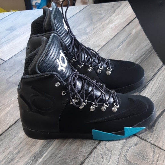 Shoes - Picture 2 of 7